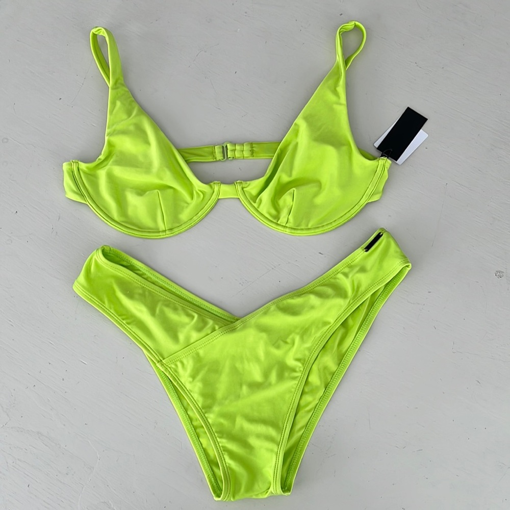 Kendall and Kylie Bikini
